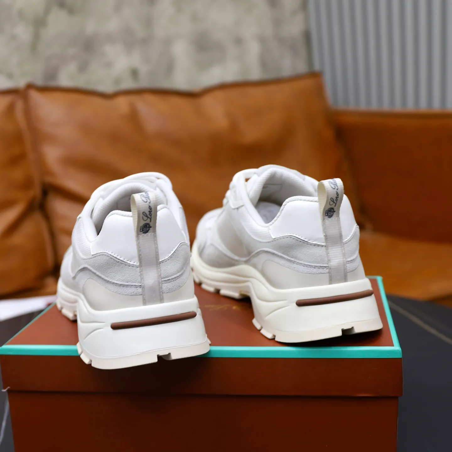 Factory price: 💰520Loropiana LP men's shoes ♞size; 38-44 "45.46 customization" cowhide stitching. It is really easy to wear, lazy, loose, casual, perfect comfort. There are many color choices, and they all look good with clothes. Is it true that Loropiana can bring social value? “Loropiana is the best thing money can buy”